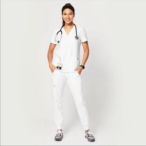 FIGS White Casma and Zamora Scrub Set